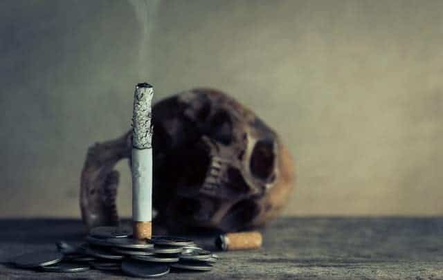  hořící cigareta 
