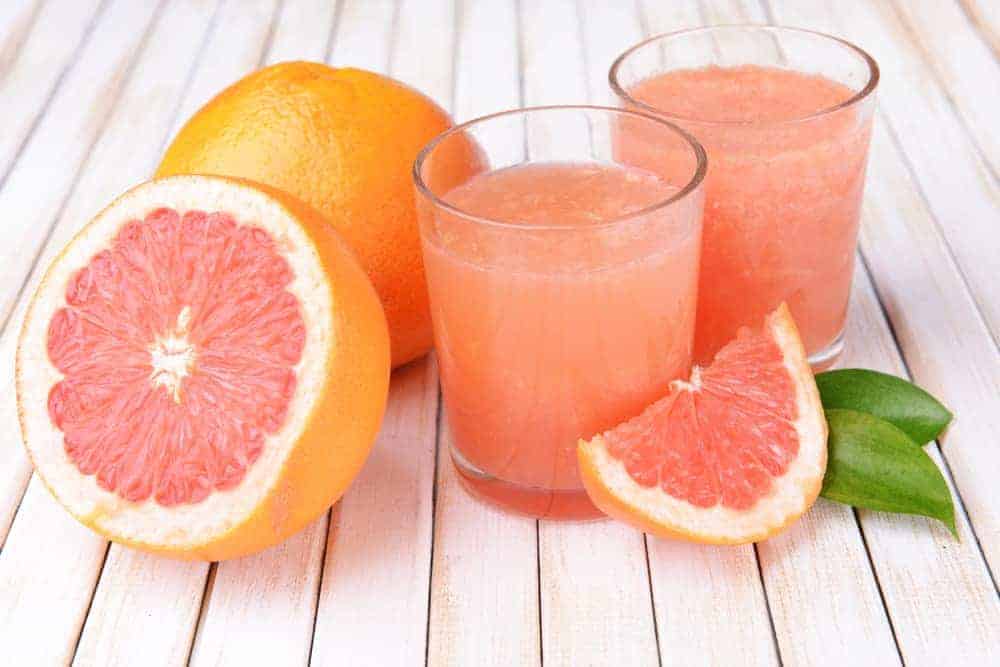  Grapefruits und Fruchtsaft