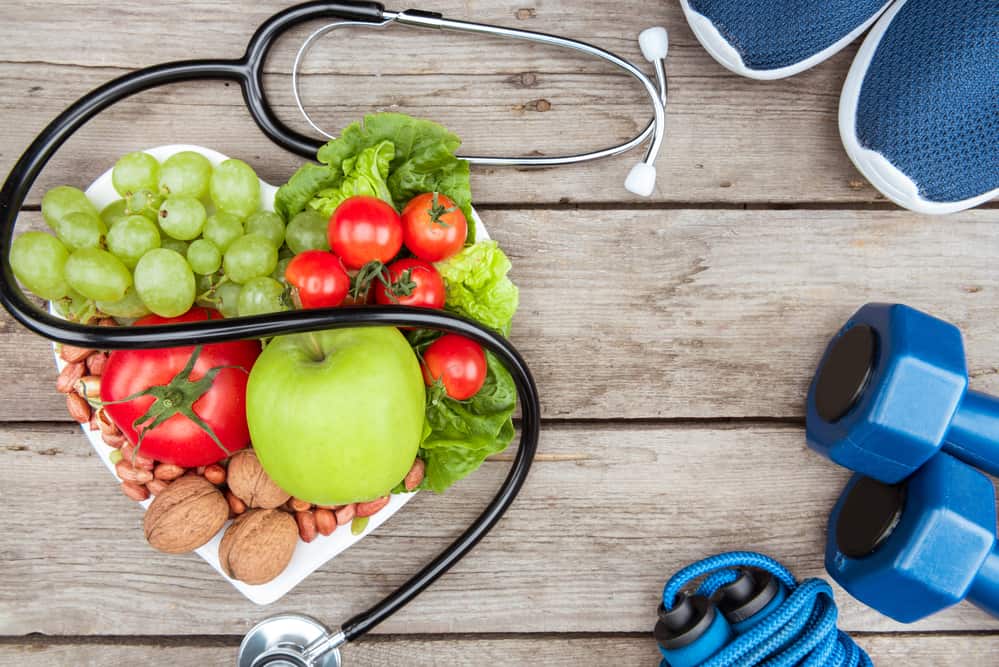  Frugt, håndvægte og et stetoskop