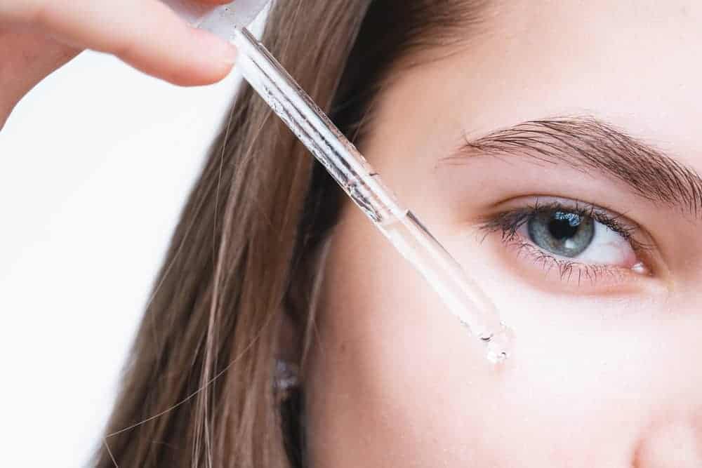  silmaümbruse naha hooldus