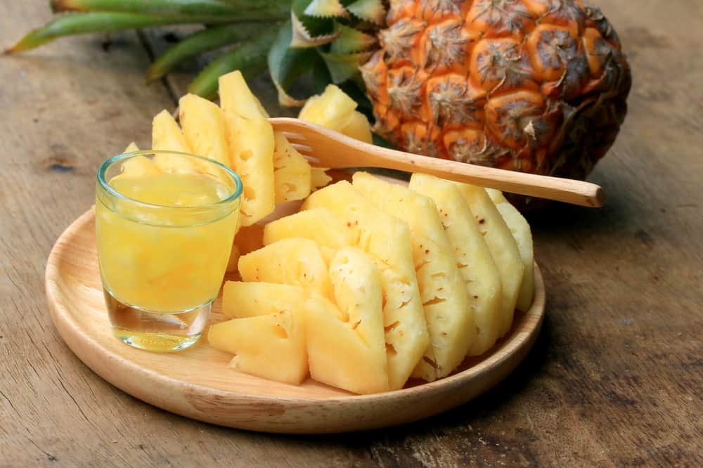  Suco de frutas e abacaxi